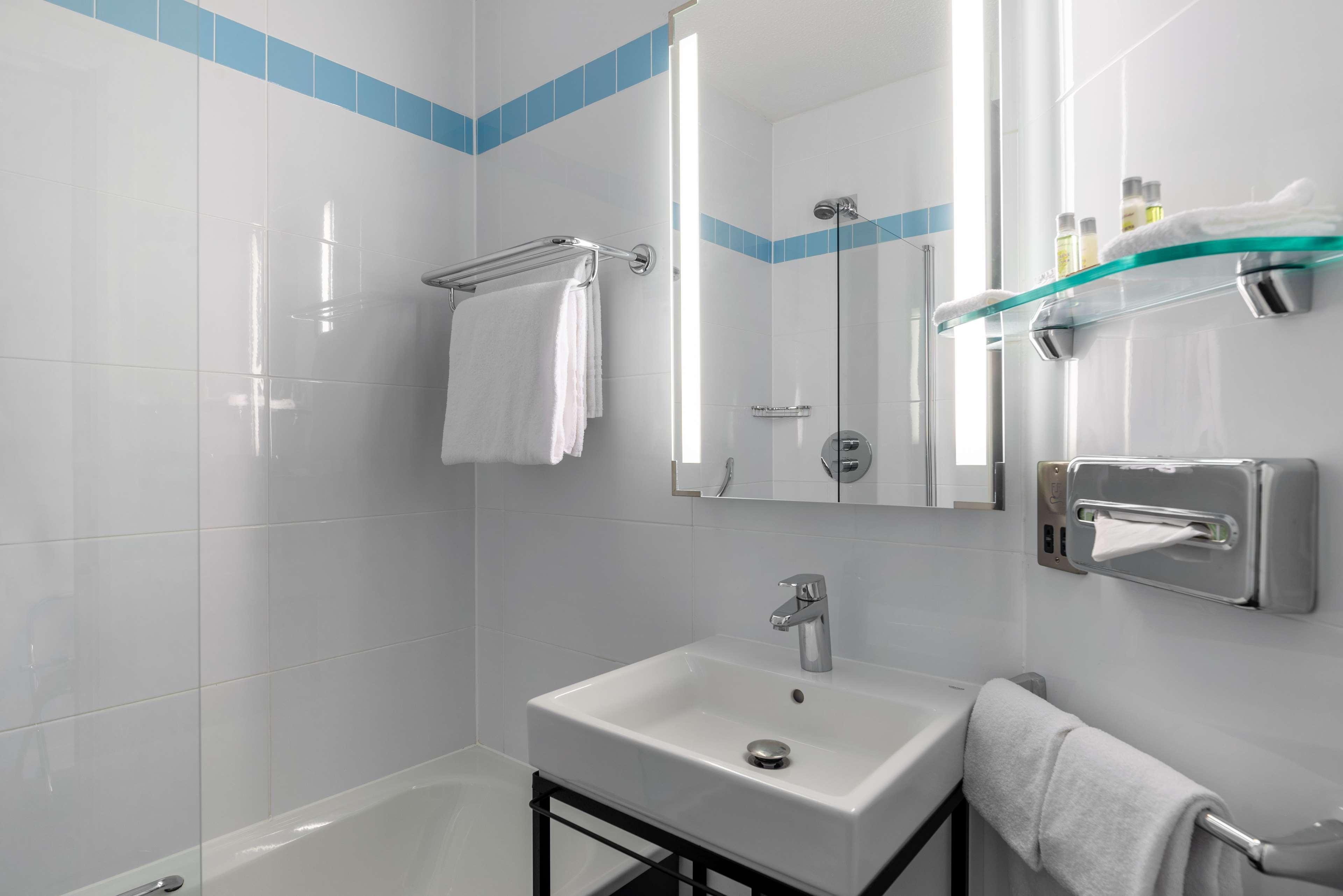 Hilton Garden London Heathrow Airport 4*