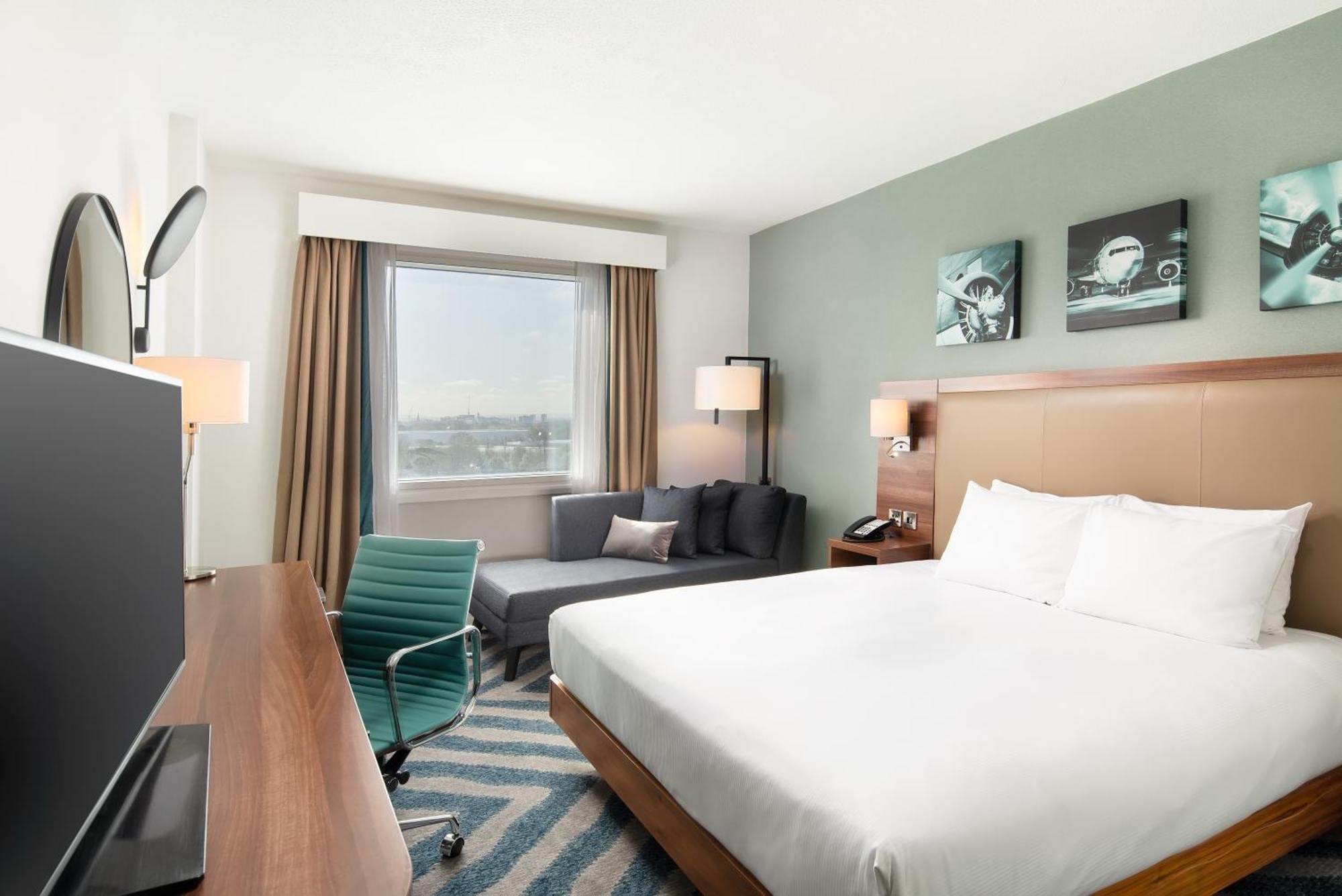 Hilton Garden London Heathrow Airport 4*