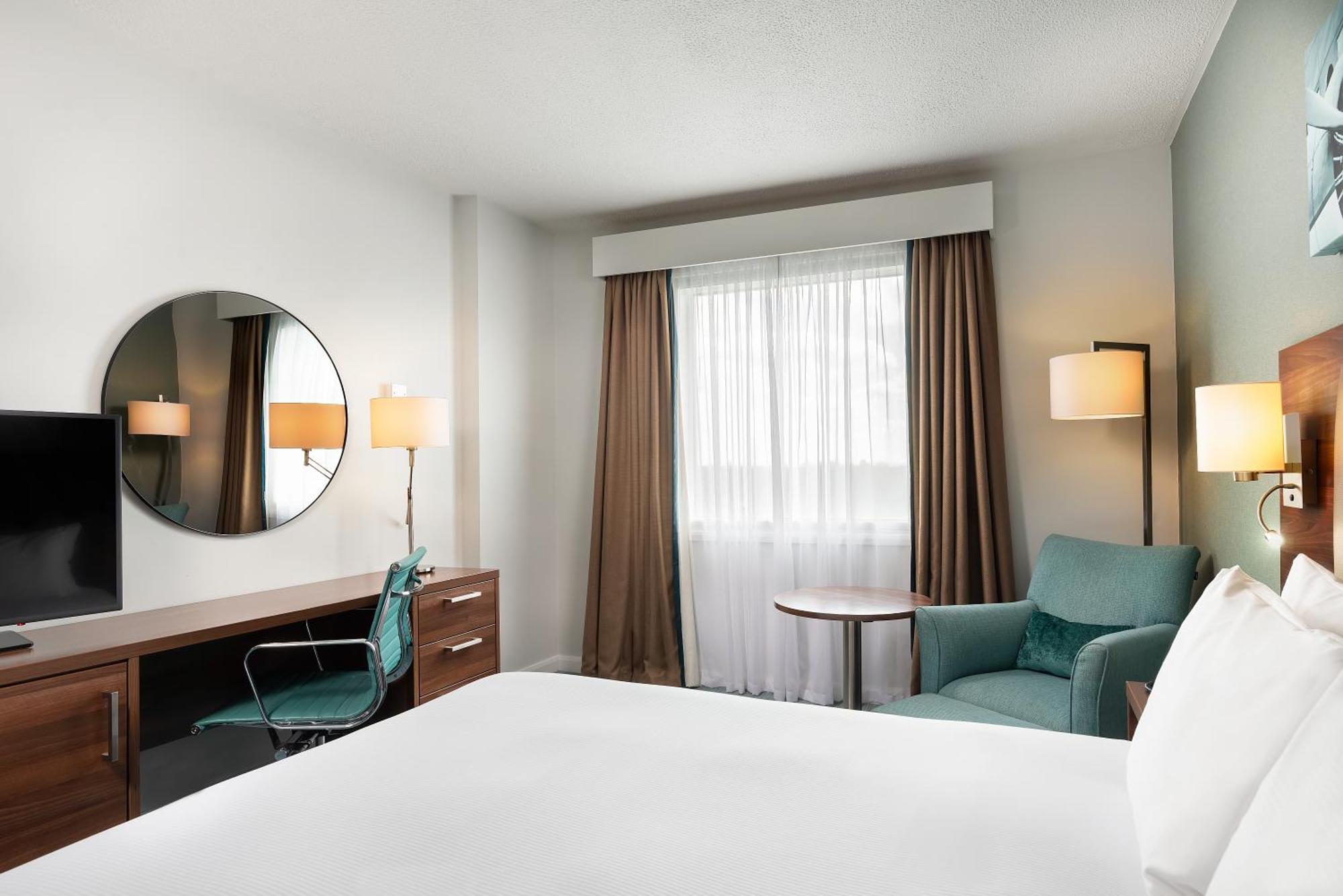 Hilton Garden London Heathrow Airport 4*